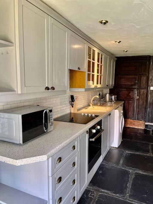 The Old Post Office, Cosy Grade II Listed 2 Bed Apartment Windermere Eksteriør billede